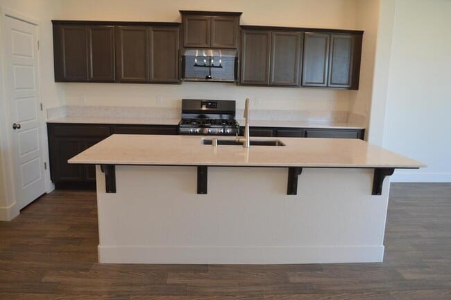 Building Photo - 2465 Pineda Dr