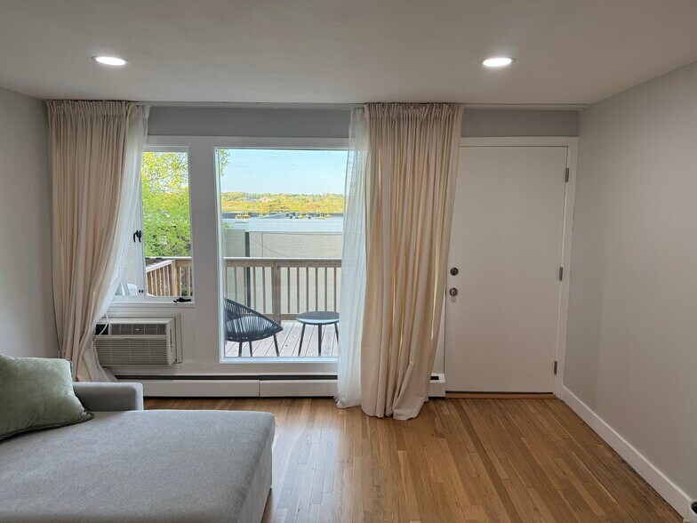 Building Photo - 315 Neponset St