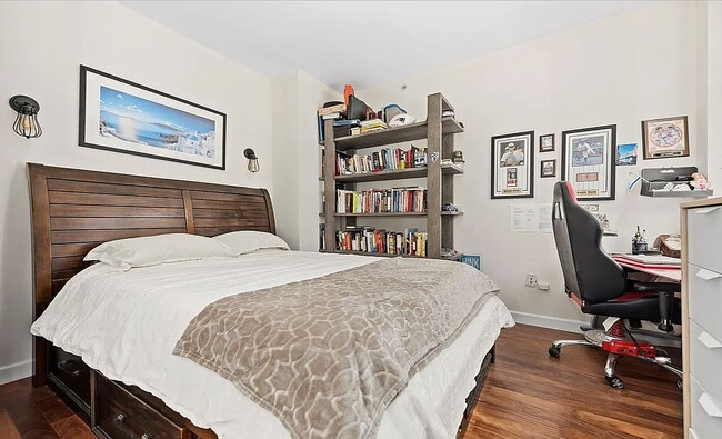 Building Photo - 100 Jay St