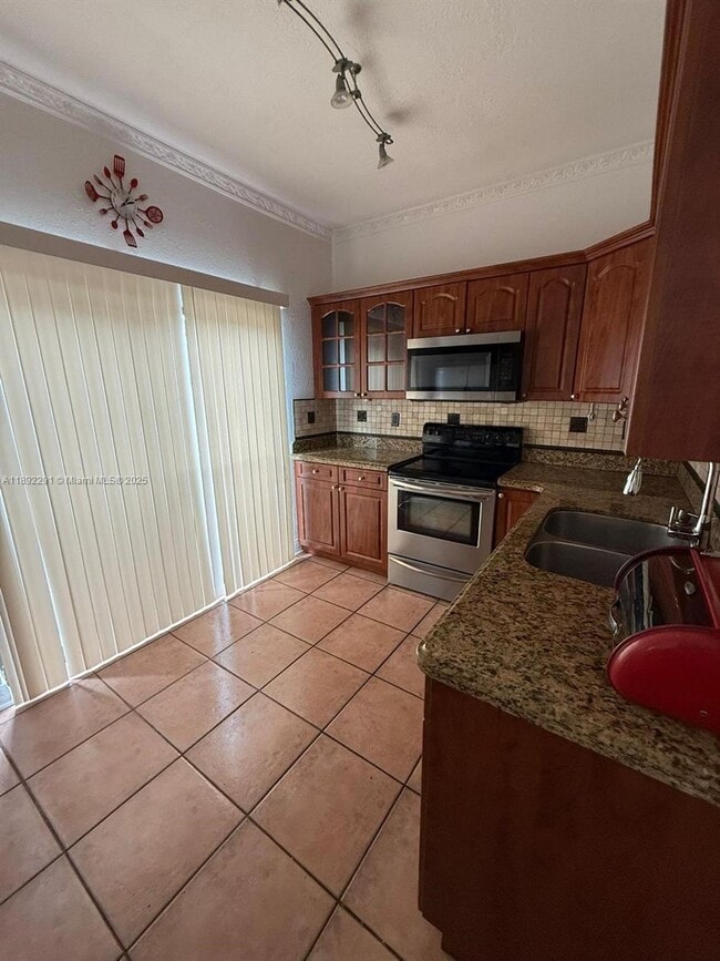 Building Photo - 10450 SW 154th Ct