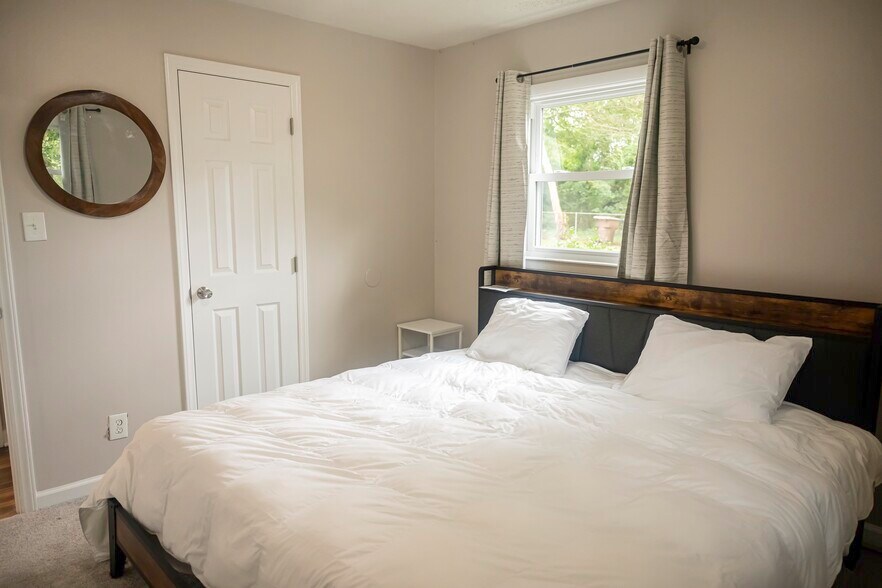 Building Photo - 2514 Aster Dr