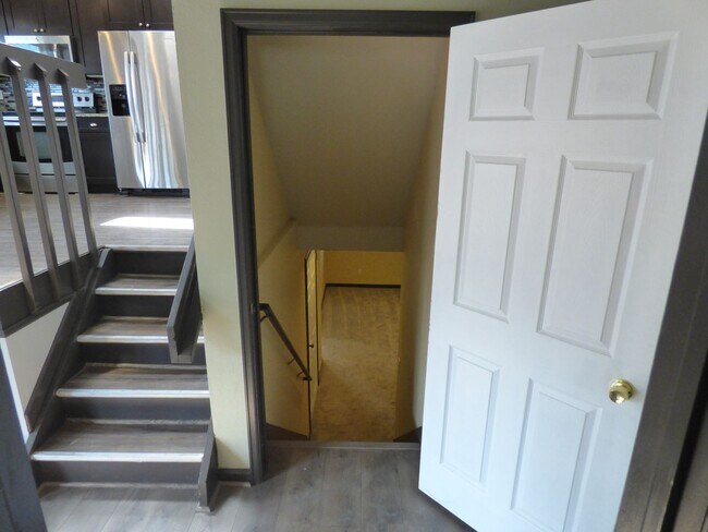 Building Photo - $0 DEPOSIT OPTION.  TRI-LEVEL HOME IN SE AURORA