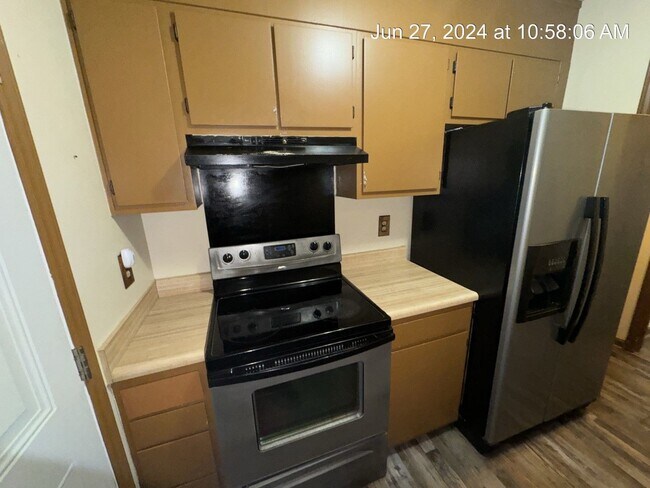Building Photo - 501 Hollyberry Ln