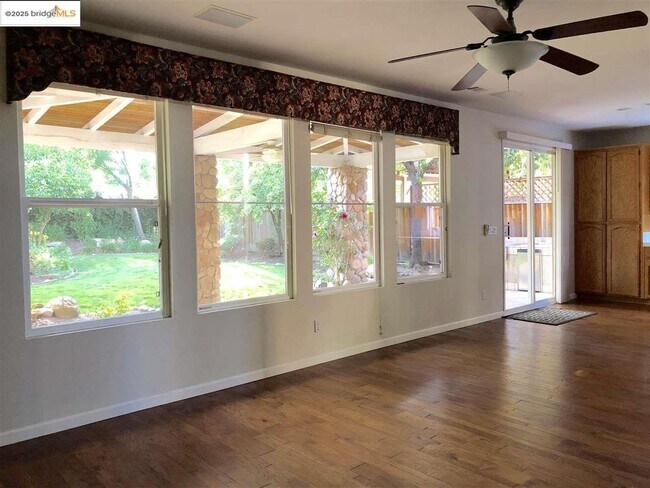 Building Photo - 861 Orchid Ct