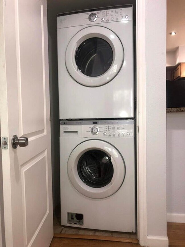 Building Photo - Welcome to your new cozy and spacious home!