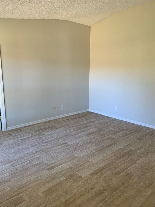 Building Photo - Beautiful 3 Bedroom, 2 Bathroom Home with Lake in Melbourne, FL!