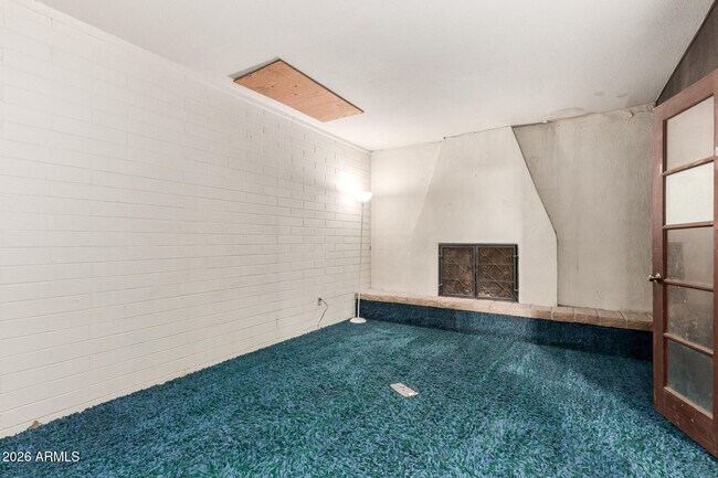 Building Photo - 1125 E 11th St