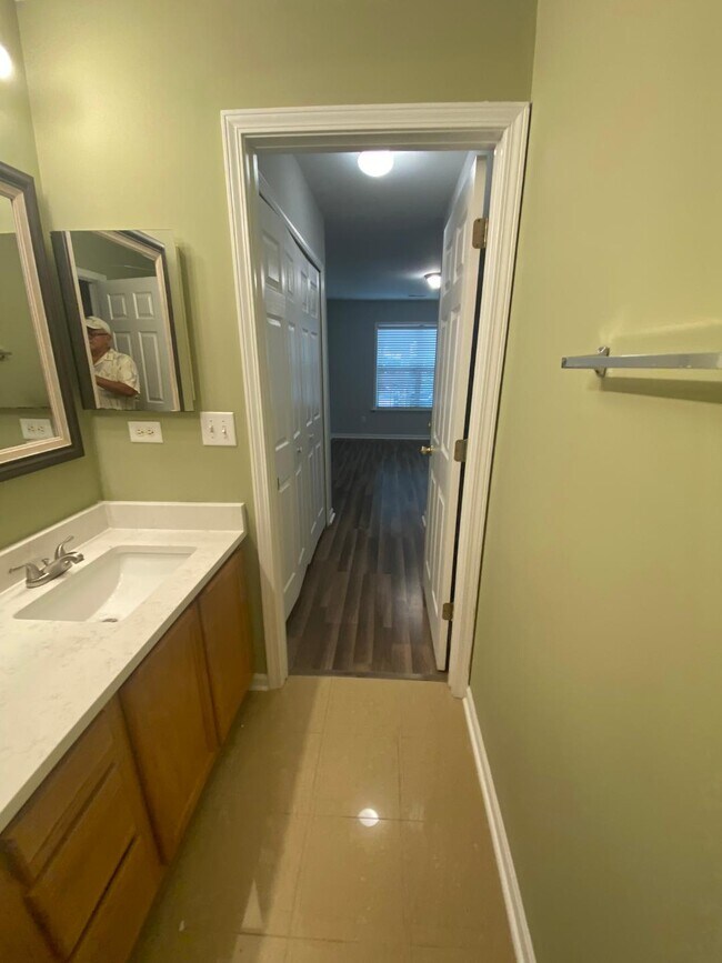 Building Photo - 10660 Holly Ridge Blvd