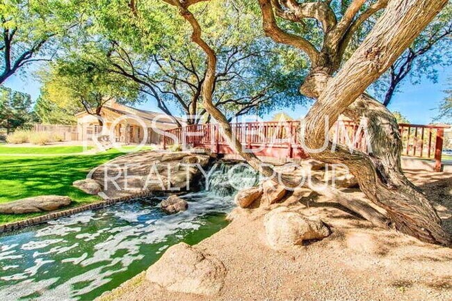 Building Photo - 1949 W Olive Way