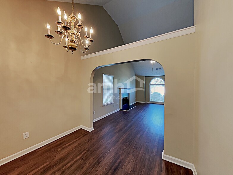 Building Photo - 2656 Lake Park Bnd