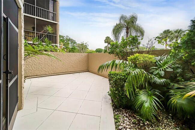 Building Photo - 16300 Golf Club Rd