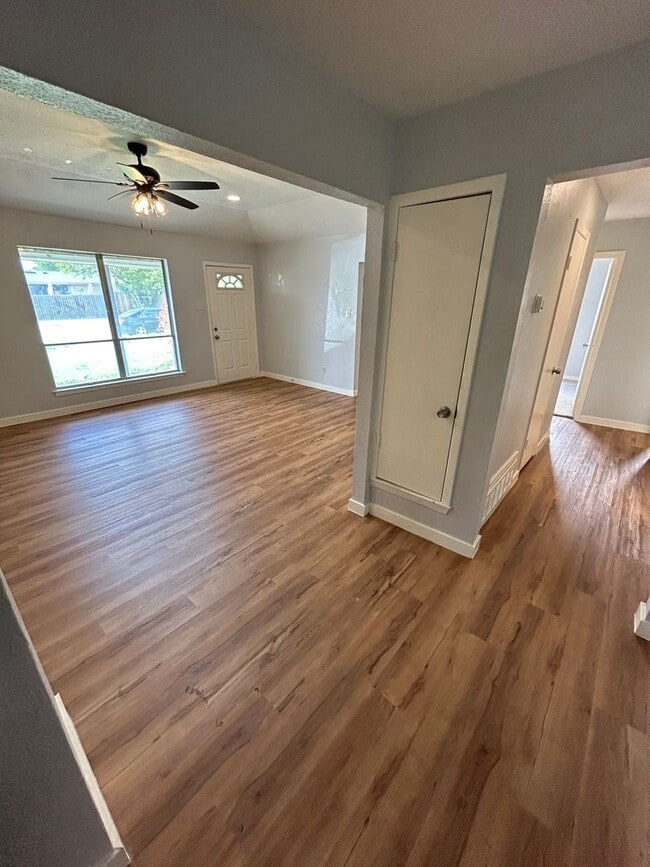 Building Photo - 2750 Ridgewood St