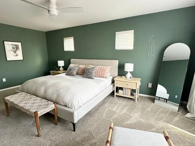 Building Photo - Stunning Stewart Crossing Home!