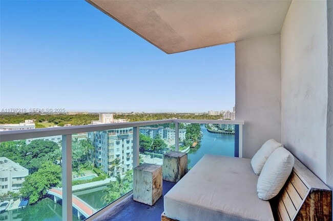 Building Photo - 102 NE 24th St