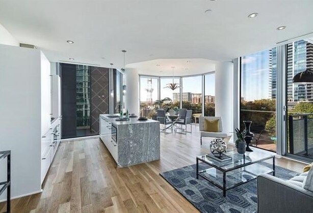 Building Photo - 2900 McKinnon-100.7