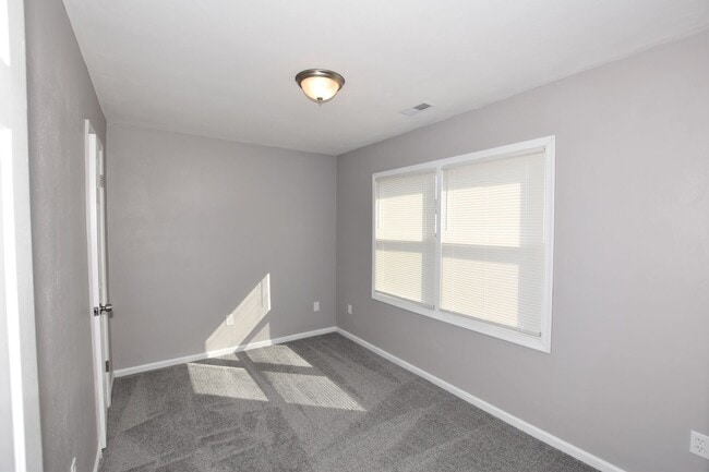 Building Photo - 4 BEDROOM HOME LOCATED IN SOUTH CHESEPEAKE. MUST SEE !!!!!!!!!!!