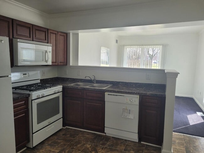 Building Photo - 14980 Monroe Rd