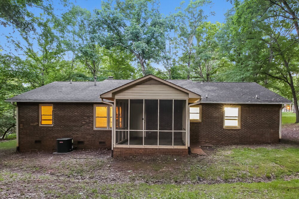 Building Photo - 431 Hillcrest Dr
