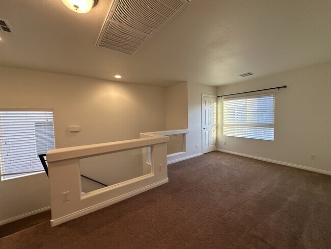 Building Photo - 6752 Philharmonic Ave