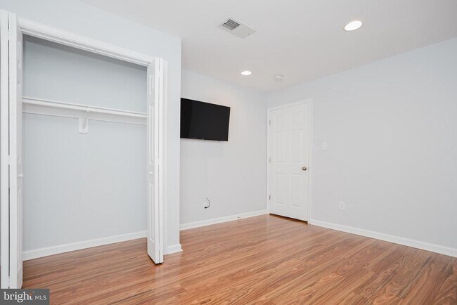 Building Photo - 2177 Chain Bridge Rd