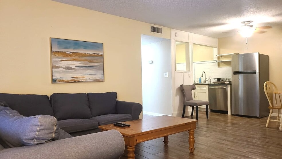 Building Photo - 6519 W Newberry Rd