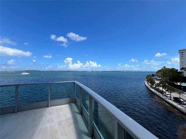 Building Photo - 1331 Brickell Bay Dr