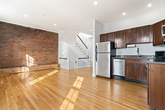 Building Photo - 64 W Cedar St