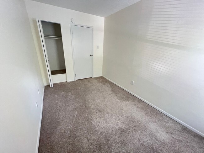 Building Photo - Newly renovated 3-bedroom, 2.5-bath home in Philadelphia’s Art Museum area