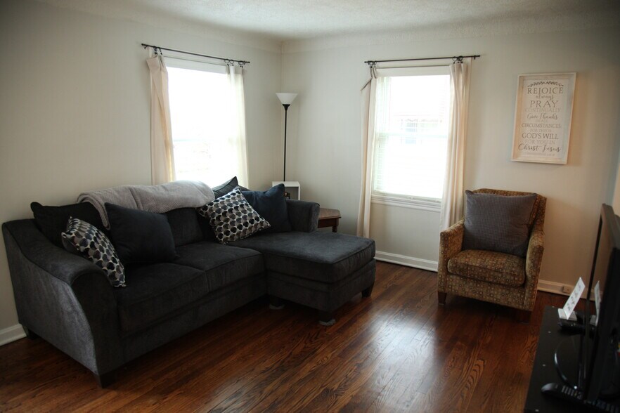 Living Room - 2411 Fortune Avenue