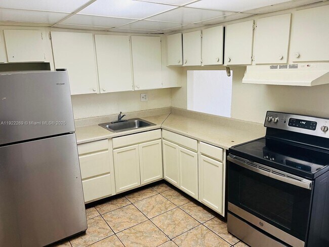 Building Photo - 7710 SW 10th St