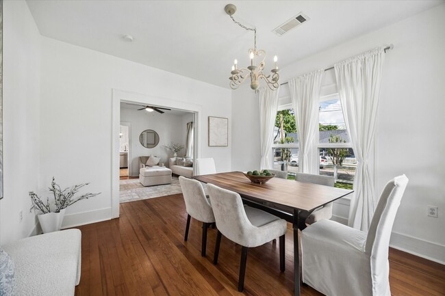 Building Photo - 623 Pecore St