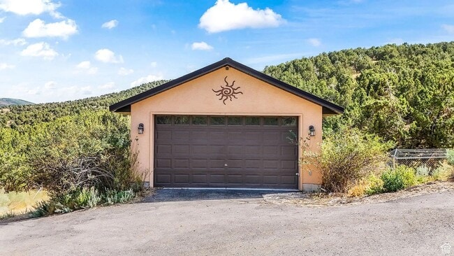 Building Photo - Scenic Mountain View Rental Minutes from Shopping & Trails!