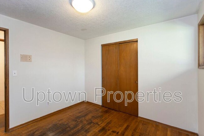 Building Photo - 9370 SW Killarney Ln