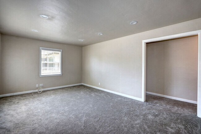 Building Photo - 5400-5402 Folsom Blvd