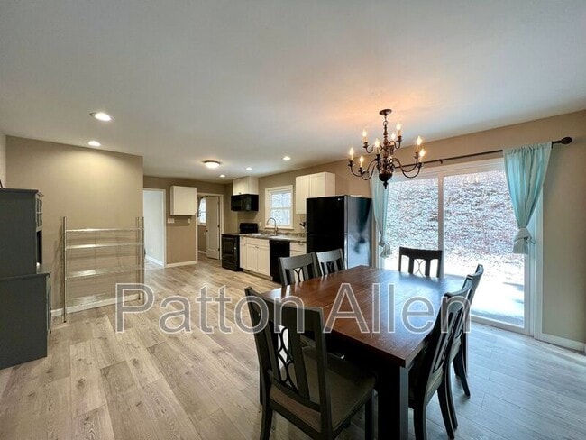 Building Photo - 63 Ben Lippen Rd