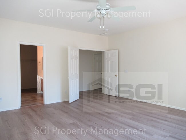 Building Photo - 3123 W Pleasant Ln