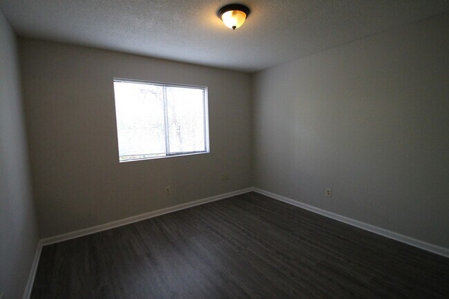 Building Photo - 1635 Cedarview Ct