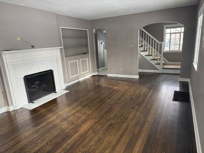 Building Photo - 3 Bedroom 1.5 Bath Single Family Home - Upper Arlington Schools