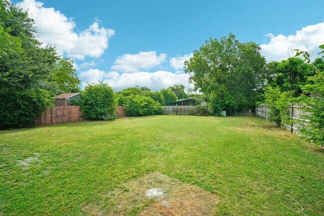 Building Photo - 10219 Rutland Village W