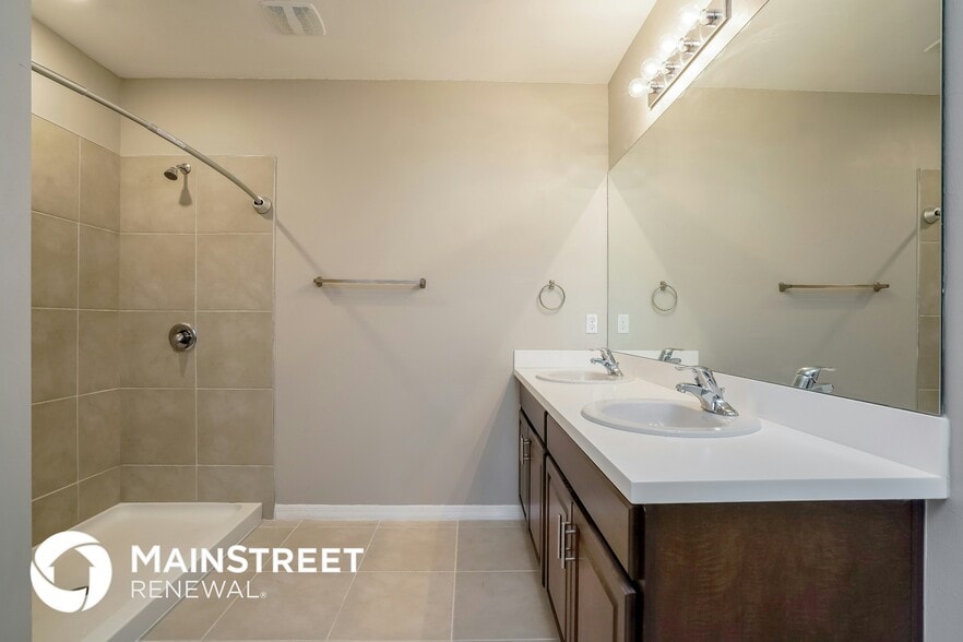 Building Photo - 1822 NE 4th Pl