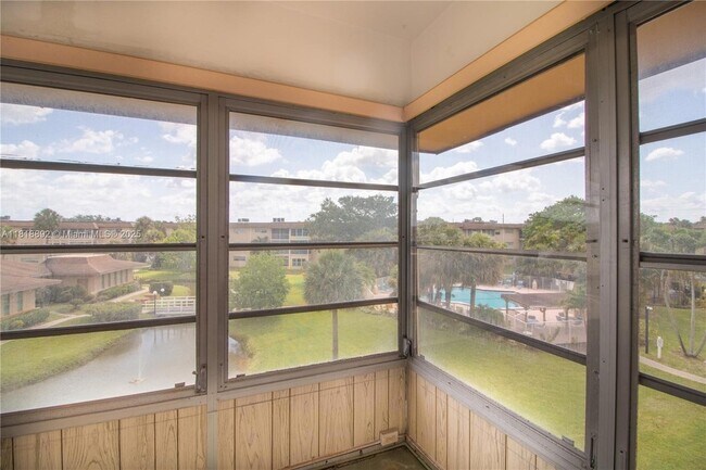 Building Photo - 5031 W Oakland Park Blvd