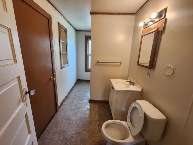 Building Photo - E Fairview, 205-207