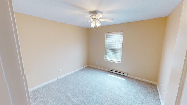 Building Photo - Excellent Canfield Location!! Very clean and well maintained 3 bedroom/2 Full Bath Condo.