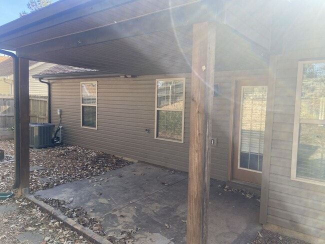 Building Photo - Sweet 3 bed 2 bath.  No Backyard Neighbors.