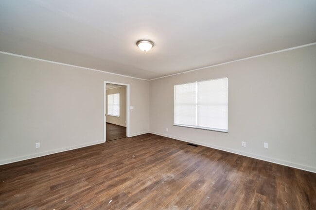 Building Photo - AVAILABLE NOW! Home for rent in Leeds AL! Close to shopping and food!