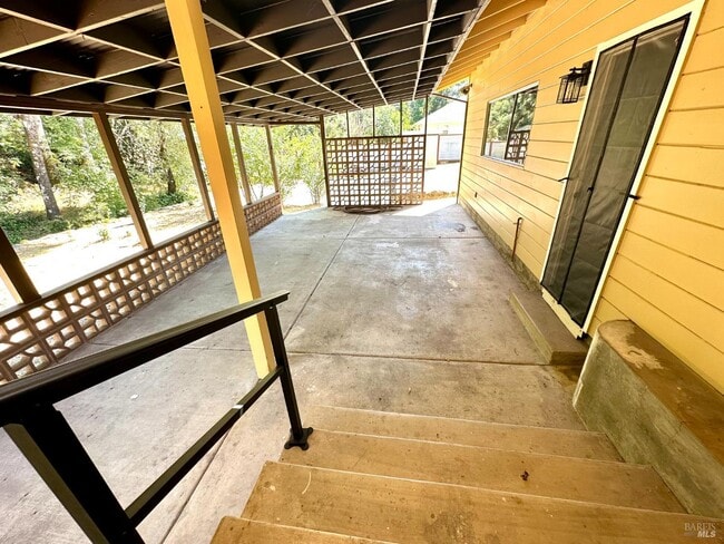 Building Photo - 470 College Ave
