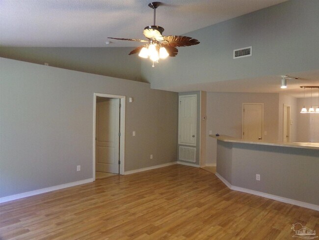 Building Photo - 8454 Ferlon Ave