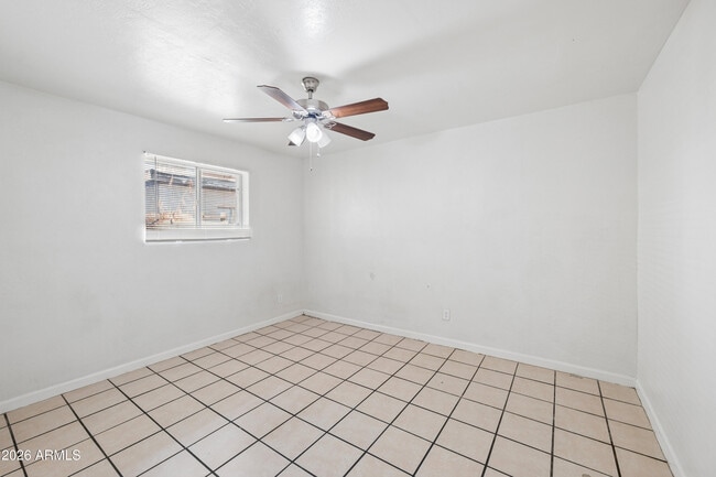 Building Photo - 2133 W Adams St