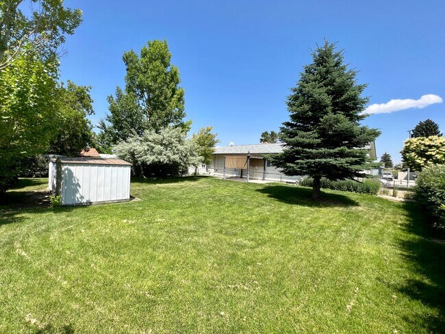 Building Photo - 4 bed 2 bath Single Family Home with Bonus Room, Fully Fenced Yard and Double Car Garage Close to...