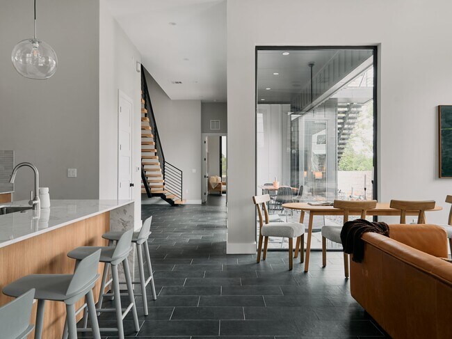 Building Photo - 412 Kemp St